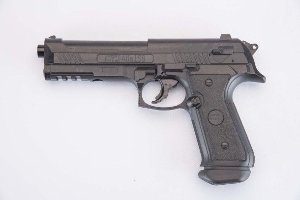 LTL Alfa 1.50: l'alternativa Less Than Lethal di Chiappa Firearms Pistola LTL Alfa 1.50