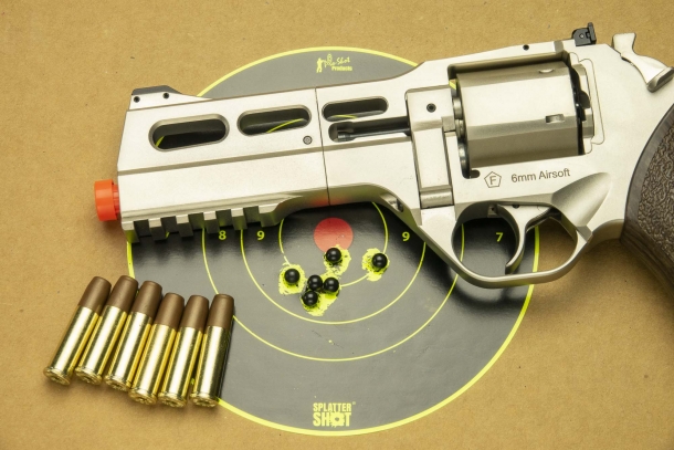 Chiappa Firearms Rhino CO2: le varianti ad aria compressa Versione Softair 6mm, rosata ottenuta a 7 metri