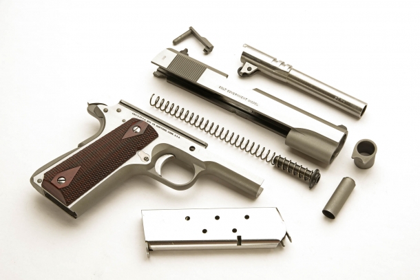 La pistola in smontaggio da campo