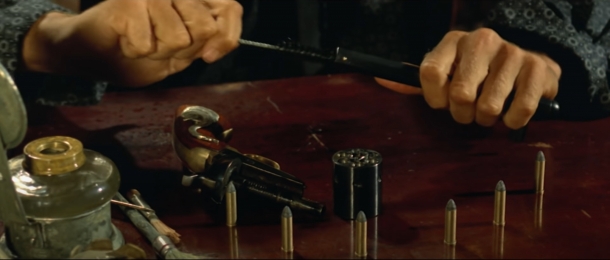 Il serpente e la Colt: storia del serpente della pistola di Clint Eastwood Ne "Il Buono, il Brutto, il Cattivo" il "Biondo" pulisce la sua Colt Navy convertita a retrocarica, avvalendosi del petrolio in una lampada