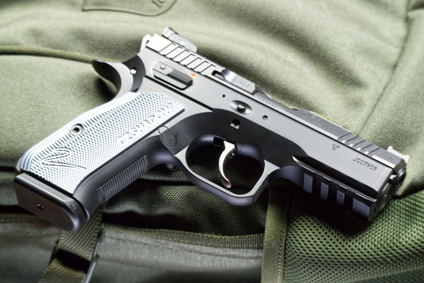 CZ Shadow 2 Compact - primo contatto La discendenza dalla CZ Shadow 2 è immediatamente evidente