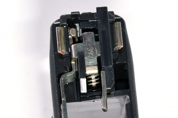 Glock G19 Gen5 calibro 9mm Nella Glock G19 Gen 5 calibro 9mm, il pacchetto di scatto ora adotta una molla senza occhielli che lavora per compressione, promettendo una maggiore durata