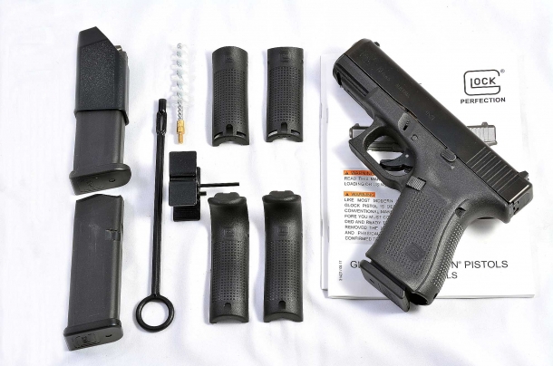 Glock G19 Gen5 calibro 9mm Il corredo della Glock Gen 5 si compone di molti accessori, in particolare di 4 backstrap per adattare l'impugnatura a qualsiasi complessione