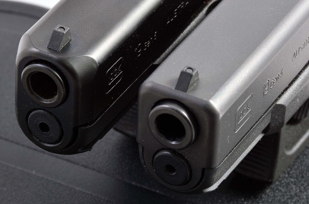 Glock G19 Gen5 calibro 9mm si nota la diversa finitura delle due generazioni. più scura quella della Gen 5.
