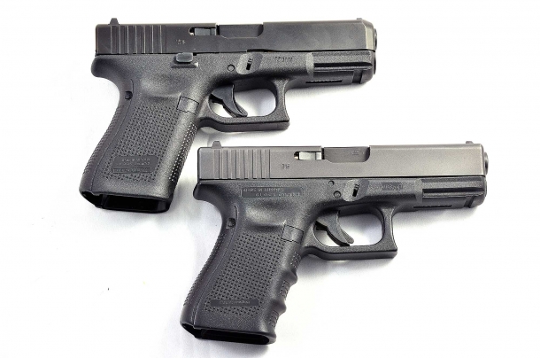 Glock G19 Gen5 calibro 9mm vista lato destro Gen 5 - in alto - a confronto con Gen 4.