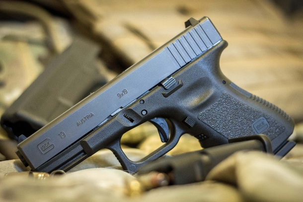 IDPA: uno sport tutto giocato in... difesa! Il regolamento IDPA raggruppa le armi in sei divisioni