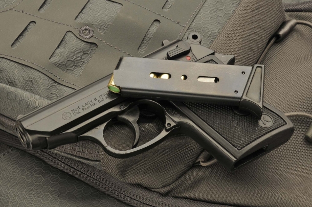 The models are realistic, including removable magazines