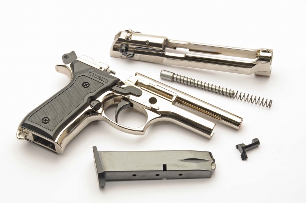 Even if totally realistis, these pistols cannot be modified to accept and use real/live ammunition