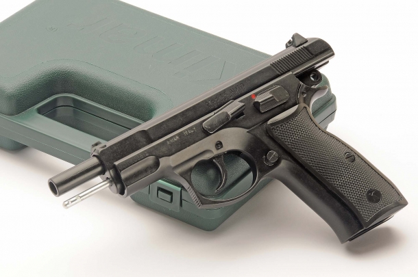 Kimar Blank and Signal Guns