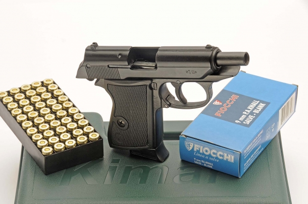 Even if quite realistic, we do not have to forget that these are blank firing pistols!