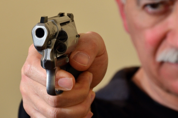 Revolver Kimber K6s in calibro .357 Magnum le armi di piccole dimensioni e con canna corta, fanno preferire il tiro a una mano, visto anche le ipotetiche distanze difensive entro le quali sono impiegate