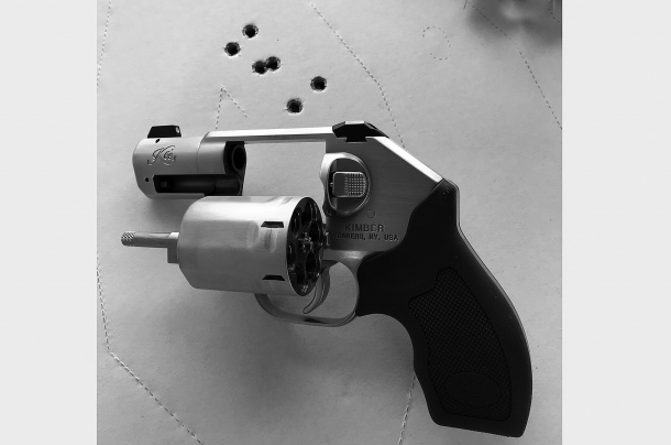 Revolver Kimber K6s in calibro .357 Magnum rosata ottenuta tirando a media velocità alla distanza di 7 metri con il revolver Kimber K6s calibro .357 Magnum