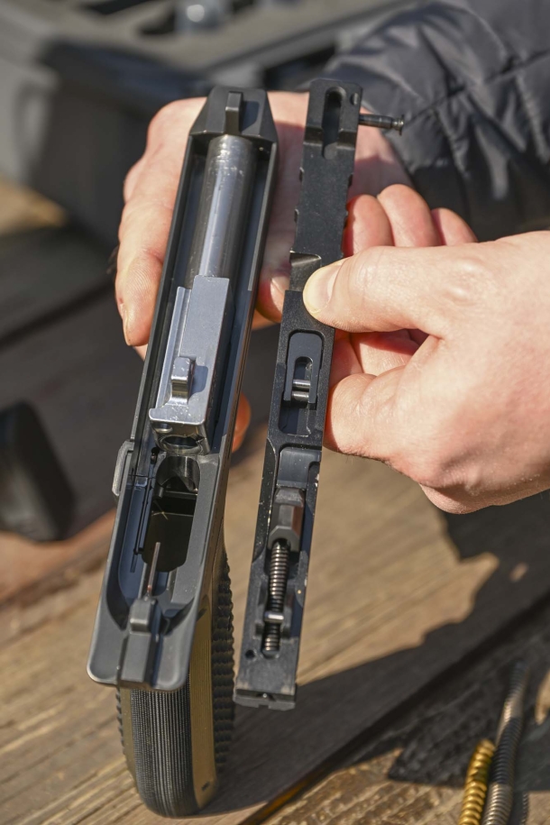 Laugo Arms "Alien": la pistola di un altro pianeta Laugo Arms "Alien": la pistola di un altro pianeta
