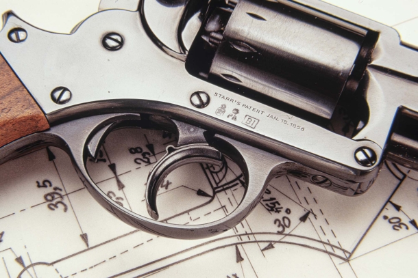 “Unforgiven” 30 years: the Starr 1858 revolver Detail of the trigger, with the (rear) sliding plate allowing to fire the revolver in single or double action mode