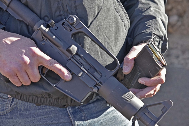 L'Olympic Arms K23B occupa un posto particolare nella storia delle molte varianti ultracorte nate attorno alla piattaforma AR-15