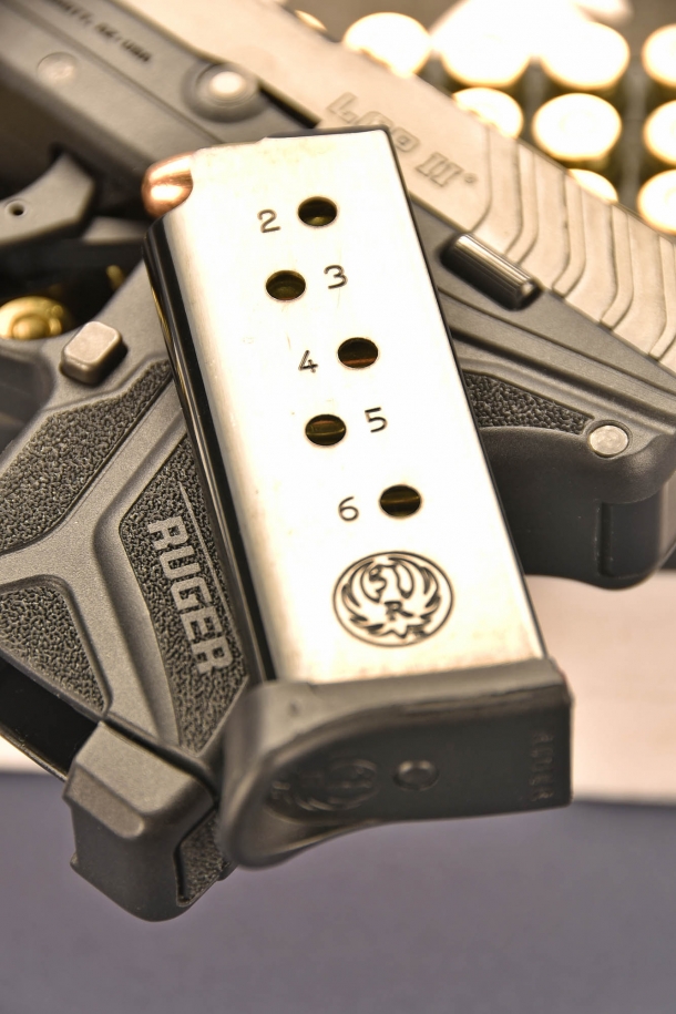 il caricatore made in Italy della Ruger LCP II  calibro .380 ACP, in lamierino, ha una capacità di 6 cartucce