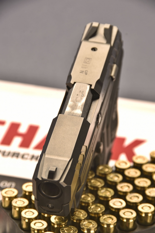 il mirino della Ruger LCP II  calibro .380 ACP, è ricavato dal pieno e presenta una zigrinatura posteriore antiriflesso