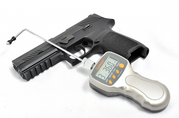 Sig Sauer P320 calibro 9mm il peso di scatto della Sig Sauer P320 in prova, si è rivelato leggermente superiore ai valori indicati dalla casa ma ha permesso ugualmente di ottenere ottime rosate