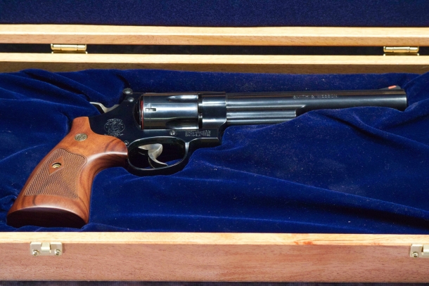 Smith & Wesson Modello 29 in cassetta di legno La Modello 29 nella sua cassetta