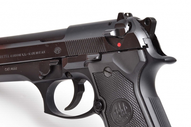 Perché le pistole "Striker Fired" hanno conquistato il mondo la sicura abbatticane, croce e delizia della Beretta serie 92, oltre a dover ricordare di azionarla, può essere inserita inavvertitamente durante l'arretramento del carrello