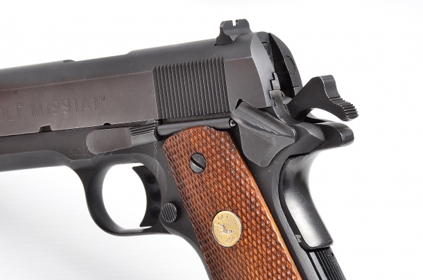 Perché le pistole "Striker Fired" hanno conquistato il mondo una pistola dotata di cane esterno, sola singola azione e sicura manuale, necessita di un addestramento supplementare a causa della manipolazione oggettivamente più complessa se paragonata a quella richiesta da una pistola tipo Glock