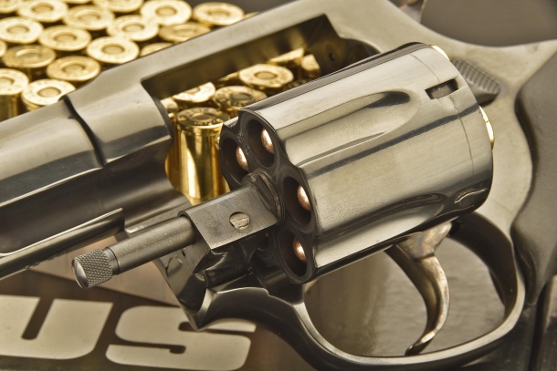 A close-up of the pivoting cylinder and the manual ejector