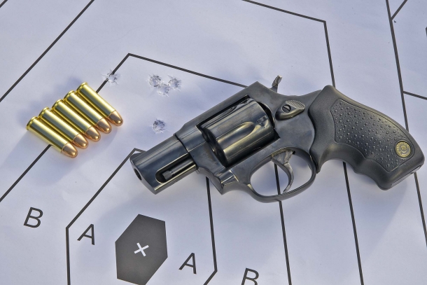 A 5 shots group: single-action, slow fire at 12 meters