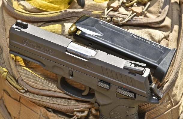 La pistola è dotata di mire regolabili Novak
