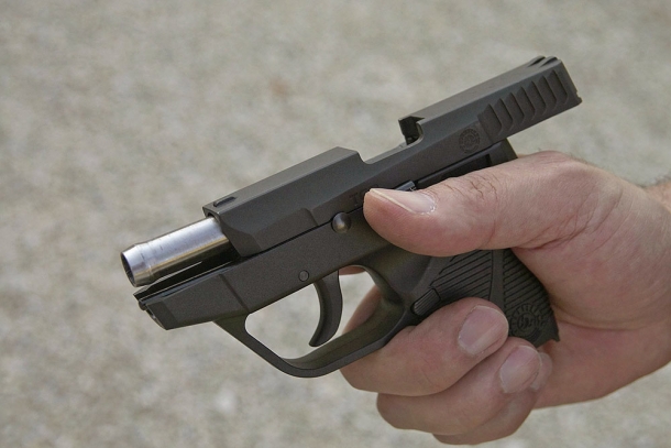 La Taurus PT738 TCP: piccola... davvero