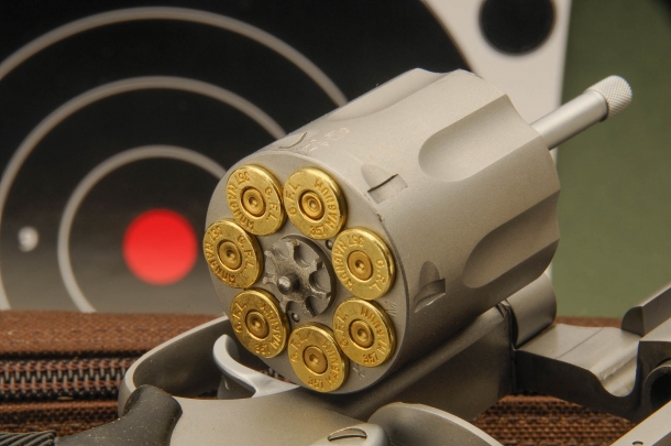 Il tamburo da 7 colpi di un Taurus Tracker 627 in .357 Magnum