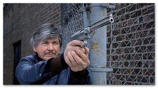 Wildey Survivor pistol: the first, the great, the original Wildey Survivor e Charles Bronson (Il Giustiziere della Notte 3, 1985)