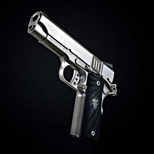The Cabot Guns S103, Commander-sized pistol