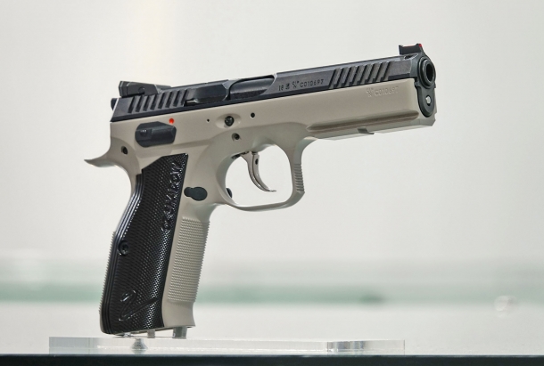 Lato destro della CZ Shadow 2