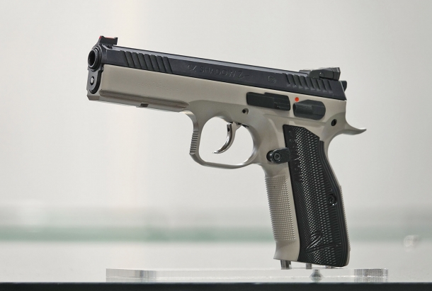 Lato sinistro della CZ Shadow 2