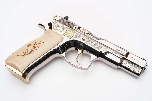 CZ-75 "Order of the White Lion": a Czech pistol for Volodymyr Zelensky The CZ-75 "Order of the White Lion", serial number RBL-022, presented by Czech President Petr Pavel to Ukrainian President Volodymyr Zelensky