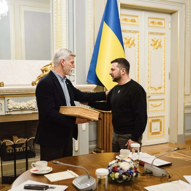 CZ-75 "Order of the White Lion": a Czech pistol for Volodymyr Zelensky Czech President Petr Pavel (left) presenting the CZ-75 "Order of the White Lion" to Ukrainian President Volodymyr Zelensky (right)