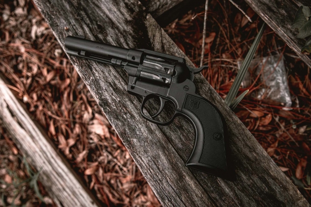 Diamondback Firearms Sidekick, un revolver calibro .22 dal gusto classico Diamondback Firearms Sidekick, un revolver calibro .22 dal gusto classico