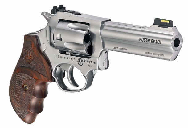 Ruger SP101 Match Champion: il livello successivo del revolver Il Ruger SP101 Match Champion presenta una canna da 10,6 centimetri e un tamburo da cinque colpi