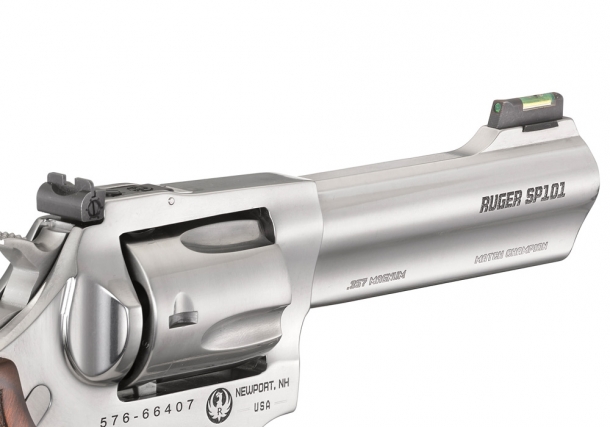 Ruger SP101 Match Champion: il livello successivo del revolver La tacca di mira del Ruger SP101 Match Champion è regolabile, il mirino presenta un inserto in fibra ottica