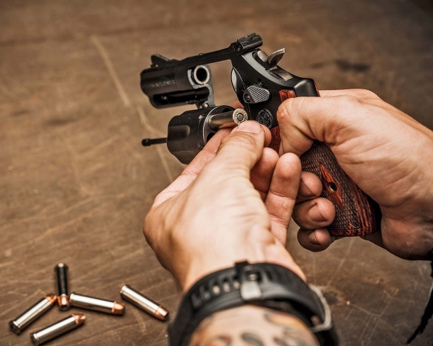 Smith & Wesson Model 19 Performance Center Carry Comp: il revolver affinato per la difesa personale! Smith & Wesson Model 19 Performance Center Carry Comp: il revolver affinato per la difesa personale!