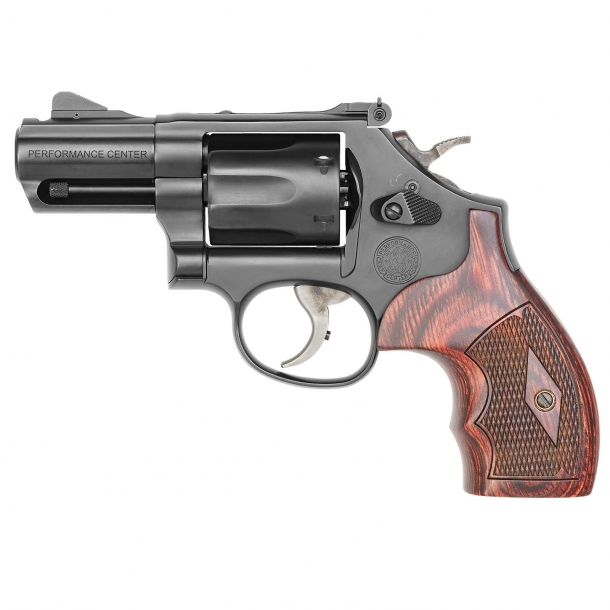 Smith & Wesson Model 19 Performance Center Carry Comp: il revolver affinato per la difesa personale! Smith & Wesson Model 19 performance Center Carry Comp con canna da 2.5 pollici – lato sinistro
