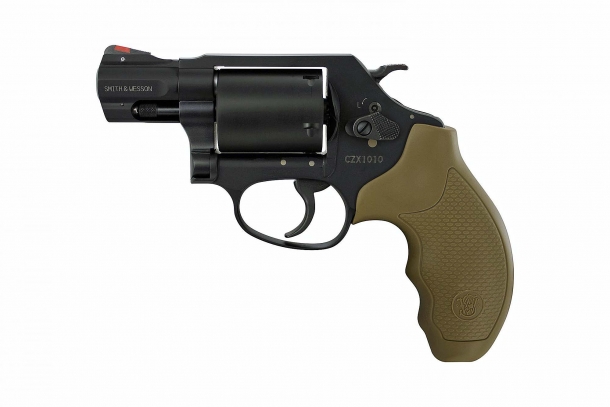 Smith & Wesson introduces the new Model 360 revolver Smith & Wesson's new Model 360 revolver, seen from the left side.