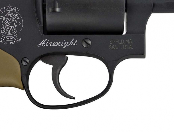 Smith & Wesson introduces the new Model 360 revolver The new Smith & Wesson Model 360 revolver features a scandium frame...