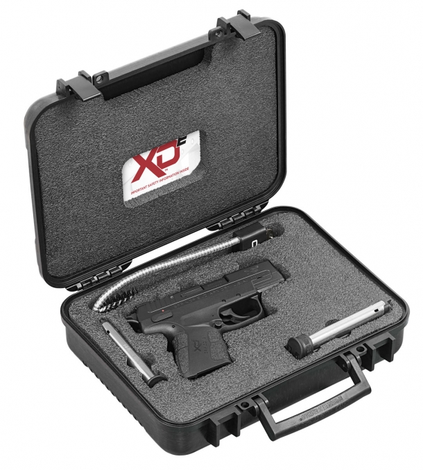Springfield Armory XD-E: il ritorno del... cane! La Springfield Armory XD-E viene venduta in una valigetta imbottita con due caricatori, un cavetto di blocco, e il manuale delle istruzioni