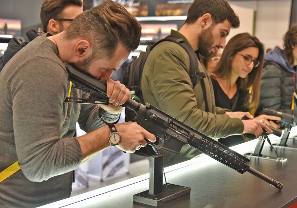 La nuova versione del TSR, l'AR-15 di Tanfoglio, con astina rotaiata