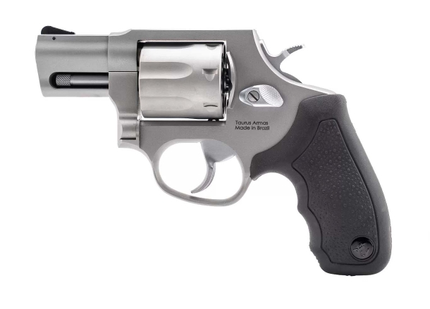 Revolver Taurus 817 calibro .38 Special – lato sinistro
