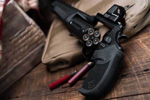Taurus Judge Home Defender: the Big one Taurus Judge Home Defender: the Big one
