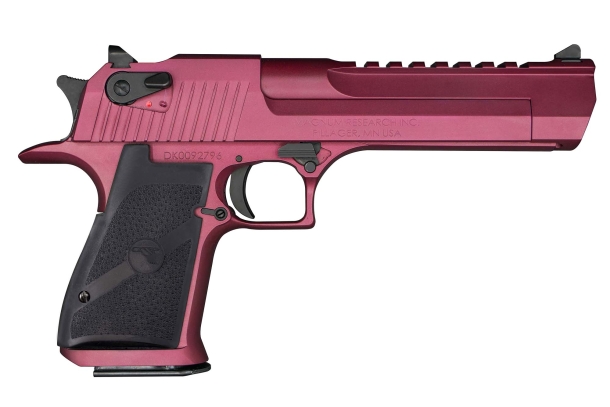 Magnum Research Black Cherry Desert Eagle, la pistola Magnum… rossa! Magnum Research Black Cherry Desert Eagle, la pistola Magnum… rossa!