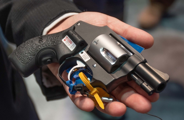 Revolver Smith & Wesson 442 Performance Center Revolver Smith & Wesson 442 Performance Center