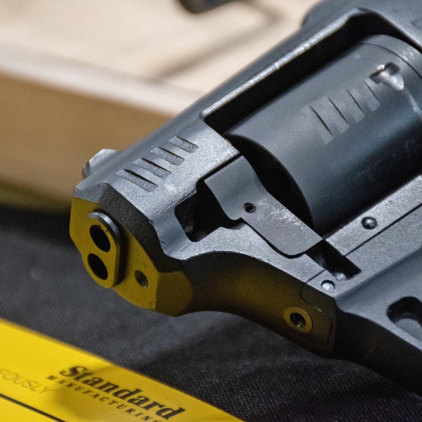 Revolver Standard Manufacturing S333 Volleyfire a due canne